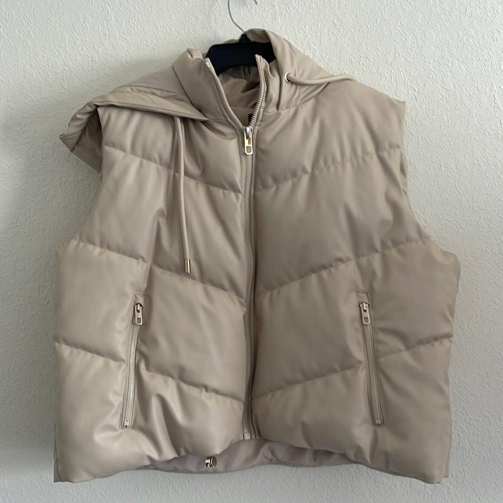 Zara Hooded faux leather vest - Picture 3 of 9